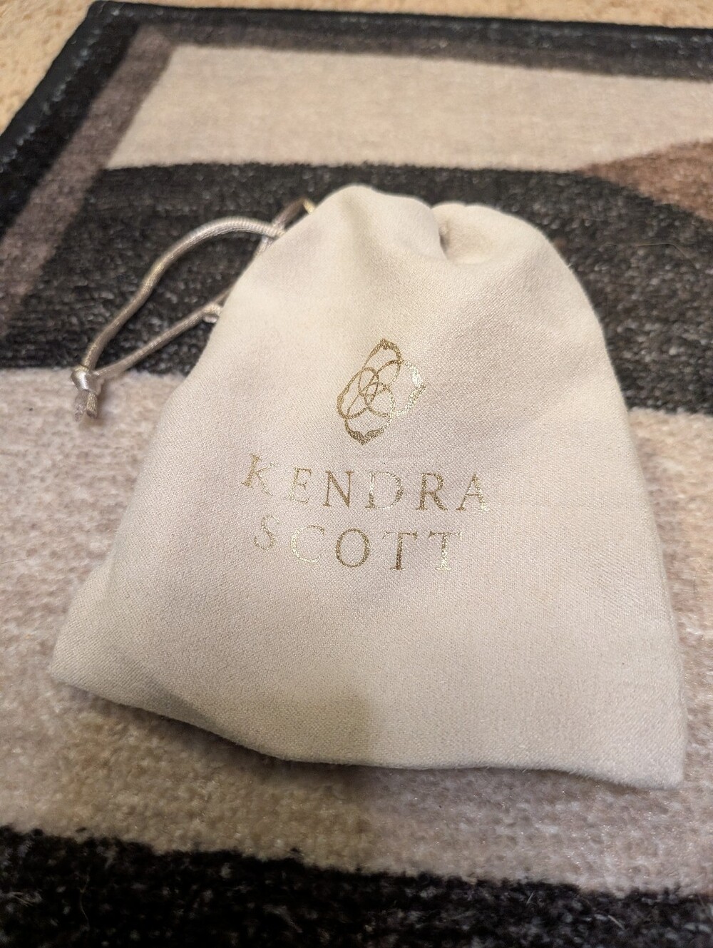 NWT, GIFTABLE Kendra Scott Nola Silver Drusy Necklace w/ Gift Box & Pouch - Picture 7 of 10